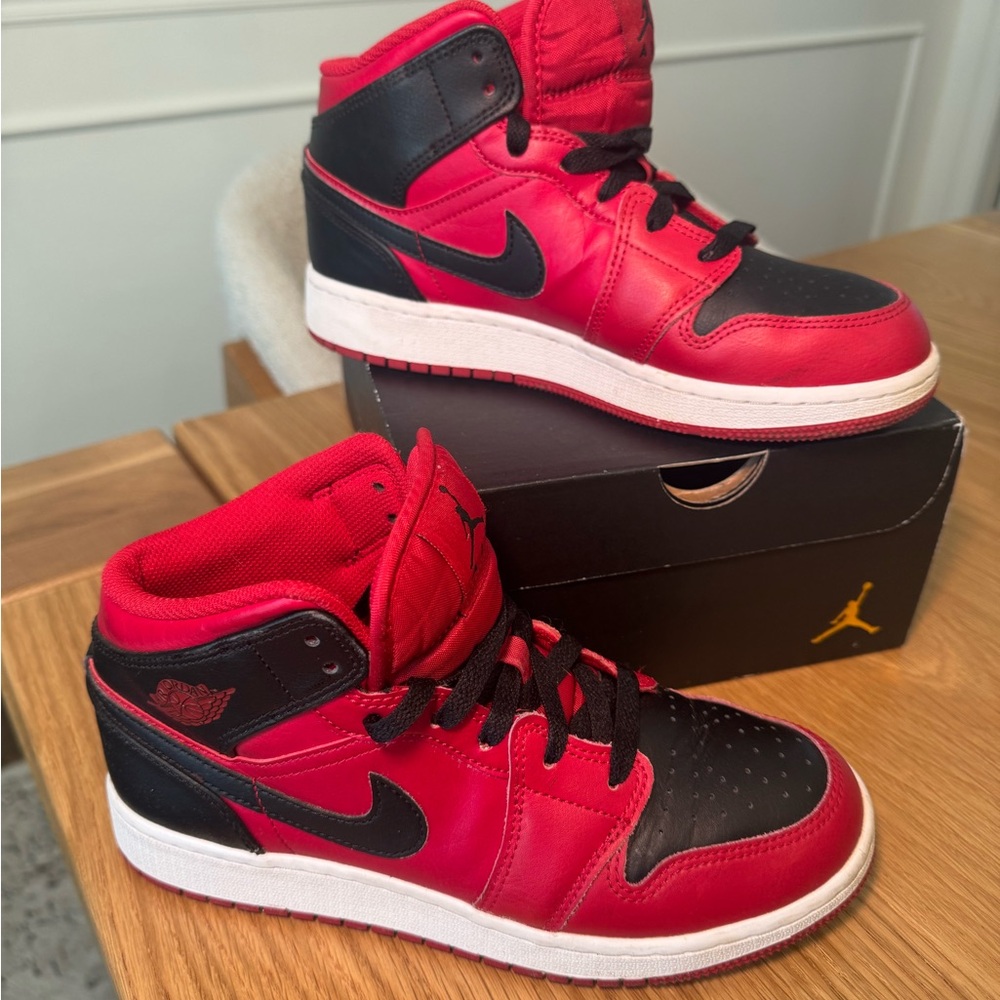 Jordan 1 Mid (PS) color atmosphere/infrared 23 – Black size 5 youth